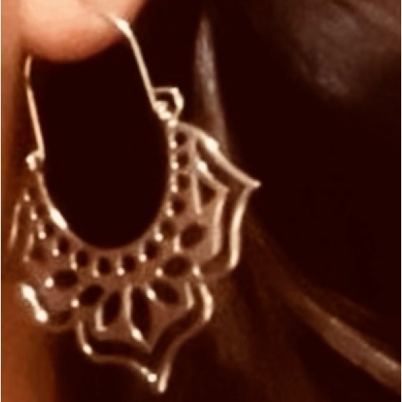 “Perforated Lotus” Lacey Punctured Ethnic Bollywood Floral Flower Petal Hoops - Picture 8 of 16